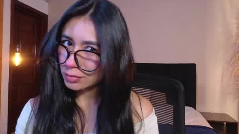 Snapshot of chloeturner_ chatting on May 1, 2026, 12:32 pm ChloeTurner online show from May 1, 2026, 12:32 pm