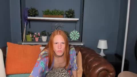 Chloe online show from September 21, 2025, 11:45 am