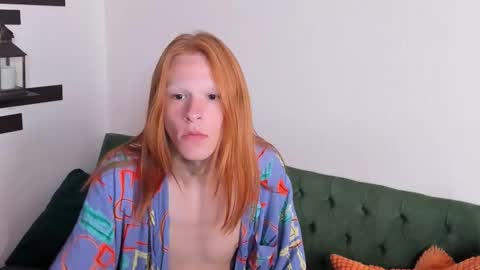 Chloe online show from September 22, 2025, 9:22 am