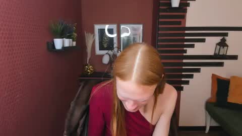 Chloe online show from December 2, 2025, 2:23 pm