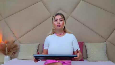 Chloe Vee online show from October 29, 2025, 6:26 am