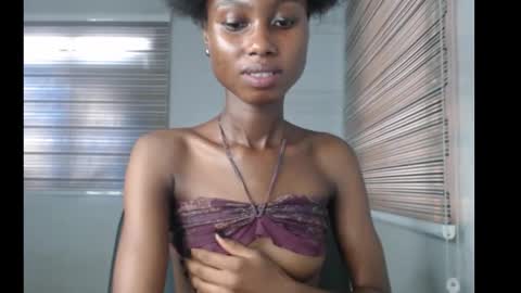 choco_petitqueen online show from December 1, 2025, 7:13 am