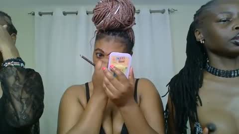 Snapshot of choco_violet chatting on February 13, 2025, 4:43 am VIOLET online show from February 13, 2025, 4:43 am