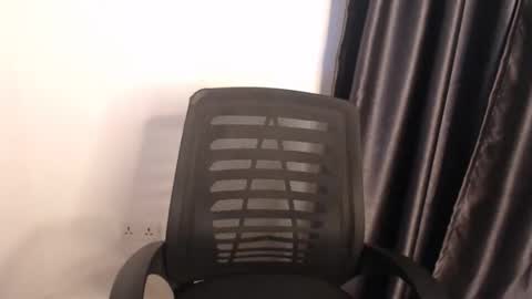 zi online show from October 12, 2025, 5:39 am