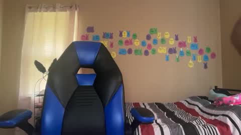 Melina online show from May 11, 2026, 4:04 pm