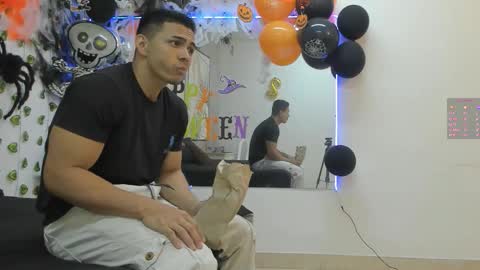 Snapshot of choreythaiylor chatting on October 5, 2025, 2:26 pm Chorey Thaylor online show from October 5, 2025, 2:26 pm