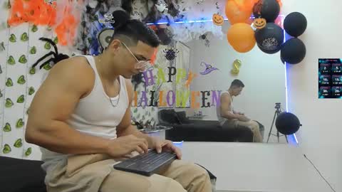 Snapshot of choreythaiylor chatting on October 16, 2025, 2:29 pm Chorey Thaylor online show from October 16, 2025, 2:29 pm