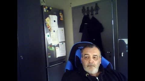 Snapshot of chris250268 chatting on May 15, 2026, 8:10 am Chris online show from May 15, 2026, 8:10 am