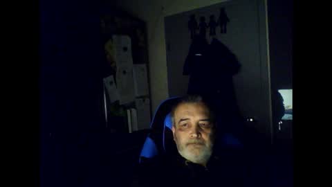Snapshot of chris250268 chatting on May 17, 2026, 1:58 am Chris online show from May 17, 2026, 1:58 am