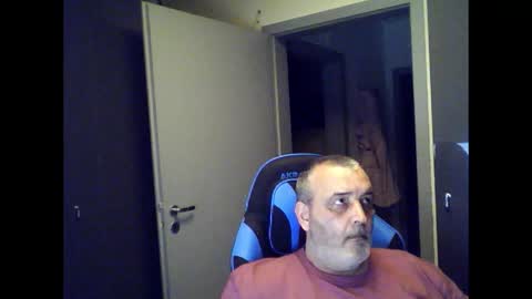 Snapshot of chris250268 chatting on May 31, 2026, 12:19 am Chris online show from May 31, 2026, 12:19 am