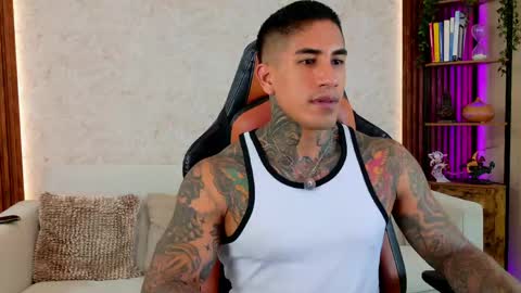 Snapshot of chris_reilly chatting on June 1, 2026, 8:54 pm chris reilly online show from June 1, 2026, 8:54 pm