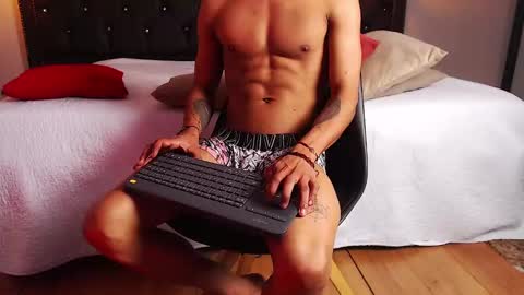 Snapshot of chris_weell chatting on December 4, 2024, 10:08 pm Chris Weell online show from December 4, 2024, 10:08 pm