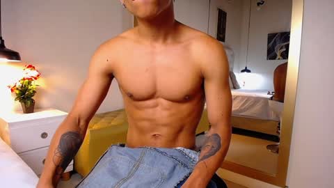 Snapshot of chris_weell chatting on December 17, 2024, 11:38 pm Chris Weell online show from December 17, 2024, 11:38 pm