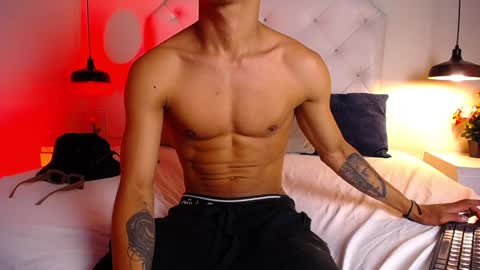 Snapshot of chris_weell chatting on December 26, 2024, 8:11 pm Chris Weell online show from December 26, 2024, 8:11 pm