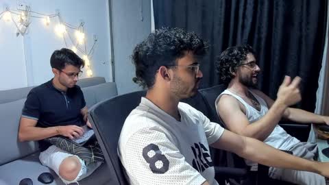 Im Chirs IM MODEL INDEPENDT online show from January 29, 2025, 2:51 am