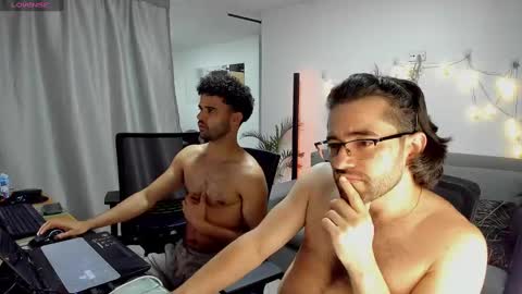 Im Chirs IM MODEL INDEPENDT online show from February 22, 2025, 12:38 am