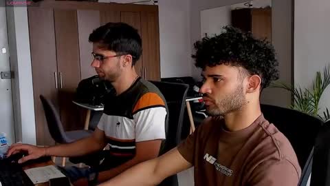 Im Chirs IM MODEL INDEPENDT online show from February 24, 2025, 4:47 pm