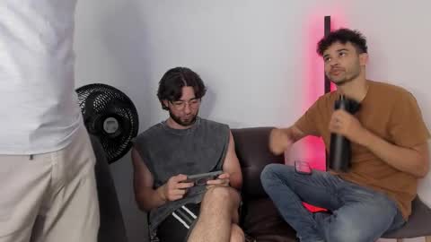 Im Chirs IM MODEL INDEPENDT online show from September 18, 2025, 12:45 am