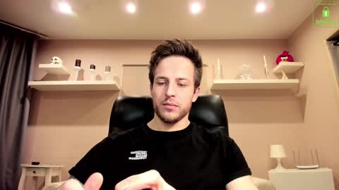 Snapshot of chriscarrey chatting on December 18, 2024, 1:26 am Chris online show from December 18, 2024, 1:26 am