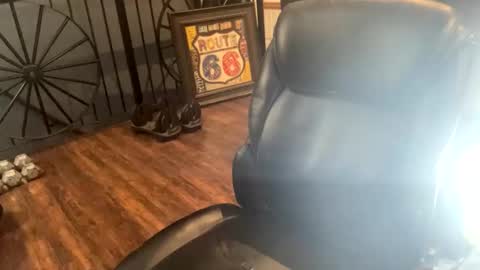 chrisfroom online show from November 23, 2025, 10:48 am