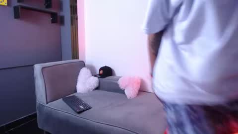 chrislyonss online show from December 17, 2025, 7:20 pm