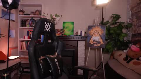 chriss_foxx online show from April 22, 2026, 4:19 pm