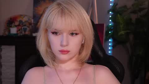 chriss_foxx online show from June 13, 2026, 3:32 pm