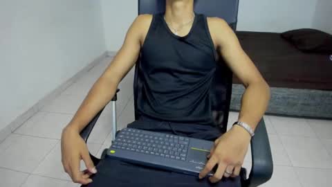 Snapshot of chriss_johnson chatting on November 30, 2025, 12:09 pm chriss_johnson online show from November 30, 2025, 12:09 pm