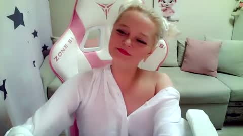 Snapshot of christirose chatting on July 7, 2026, 4:33 pm Christi online show from July 7, 2026, 4:33 pm
