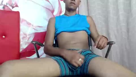 Snapshot of christofer_daddy chatting on January 3, 2025, 8:32 pm CHRISTOFER online show from January 3, 2025, 8:32 pm