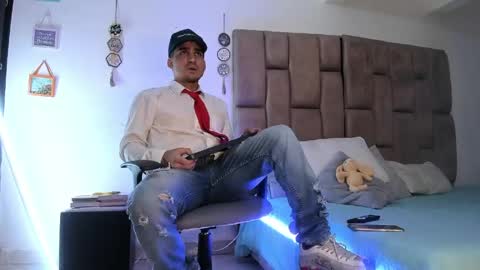 Snapshot of christopher_harris_ chatting on May 13, 2026, 9:22 pm christopher online show from May 13, 2026, 9:22 pm