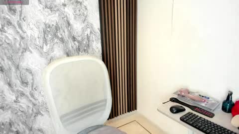 Snapshot of christopher_robin4 chatting on June 1, 2026, 7:37 pm Chris online show from June 1, 2026, 7:37 pm