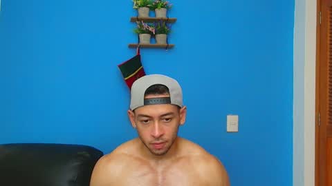 Snapshot of christopher_w chatting on December 23, 2024, 2:24 am Christopher online show from December 23, 2024, 2:24 am