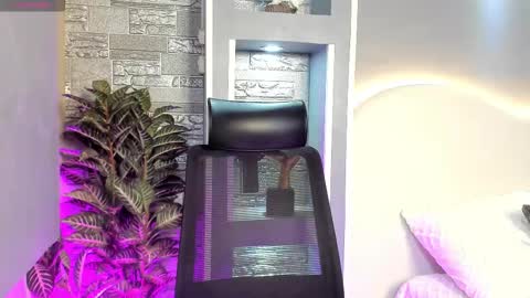 christopher_whitaker online show from February 13, 2026, 12:12 pm