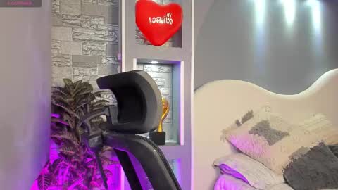 christopher_whitaker online show from February 17, 2026, 12:23 pm