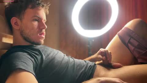 Christopher online show from April 17, 2026, 4:15 am