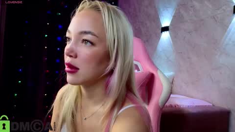 Snapshot of christy_little chatting on November 26, 2025, 12:33 am hristy3 online show from November 26, 2025, 12:33 am