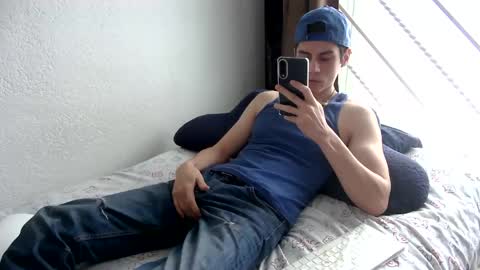 Chrixtopherobin online show from March 16, 2026, 10:14 pm