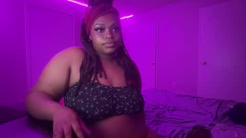 Snapshot of chubbeedweeb chatting on September 17, 2025, 4:36 am EmberEssence online show from September 17, 2025, 4:36 am