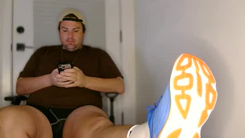 ChubbyGayManBigFeet online show from May 24, 2026, 7:57 am