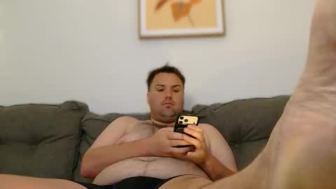 ChubbyGayManBigFeet online show from May 30, 2026, 10:01 am