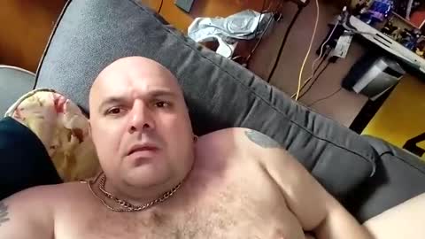 chubbyman40 online show from April 17, 2026, 3:04 pm