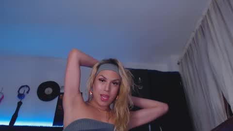 Snapshot of cicimom chatting on April 24, 2026, 4:59 am cicimom online show from April 24, 2026, 4:59 am