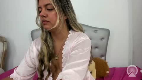 Snapshot of cielo_sky_blue chatting on June 13, 2026, 2:53 am Azul online show from June 13, 2026, 2:53 am