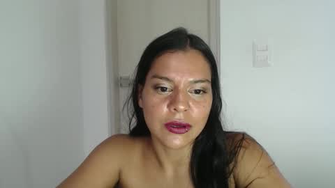 Snapshot of cielonoir04 chatting on May 19, 2026, 9:54 pm Cielo Noir online show from May 19, 2026, 9:54 pm