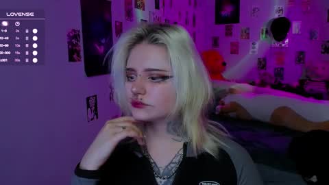 Snapshot of cigaretteduringsex chatting on December 1, 2025, 10:20 am Helen and Teya online show from December 1, 2025, 10:20 am