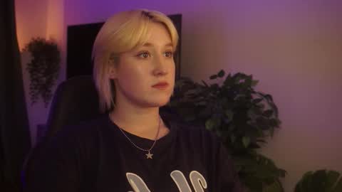 Snapshot of cinbellamy chatting on October 8, 2025, 6:22 am Cin Bellamy online show from October 8, 2025, 6:22 am