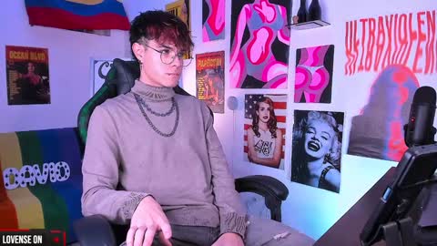 Snapshot of cinnamon_boyxxx chatting on December 29, 2024, 4:59 am David Independent Model online show from December 29, 2024, 4:59 am