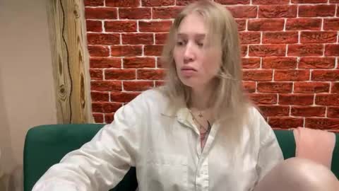 citrusblissss online show from October 14, 2025, 2:29 pm