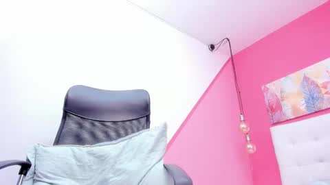 claire aristizabal online show from December 24, 2024, 7:06 am